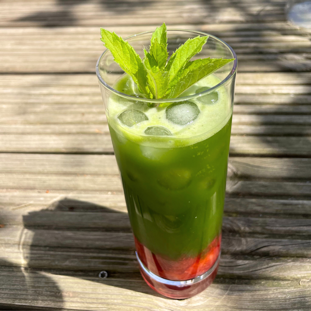 Erdbeer Matcha on the Rocks 🧊